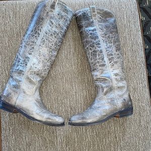 Frye
Gray 77073 Dorado Leather